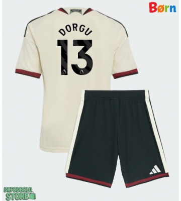 Manchester United Patrick Dorgu #13 Replika Babytøj Tredje sæt Børn 2026-27 Kortærmet (+ Korte bukser)